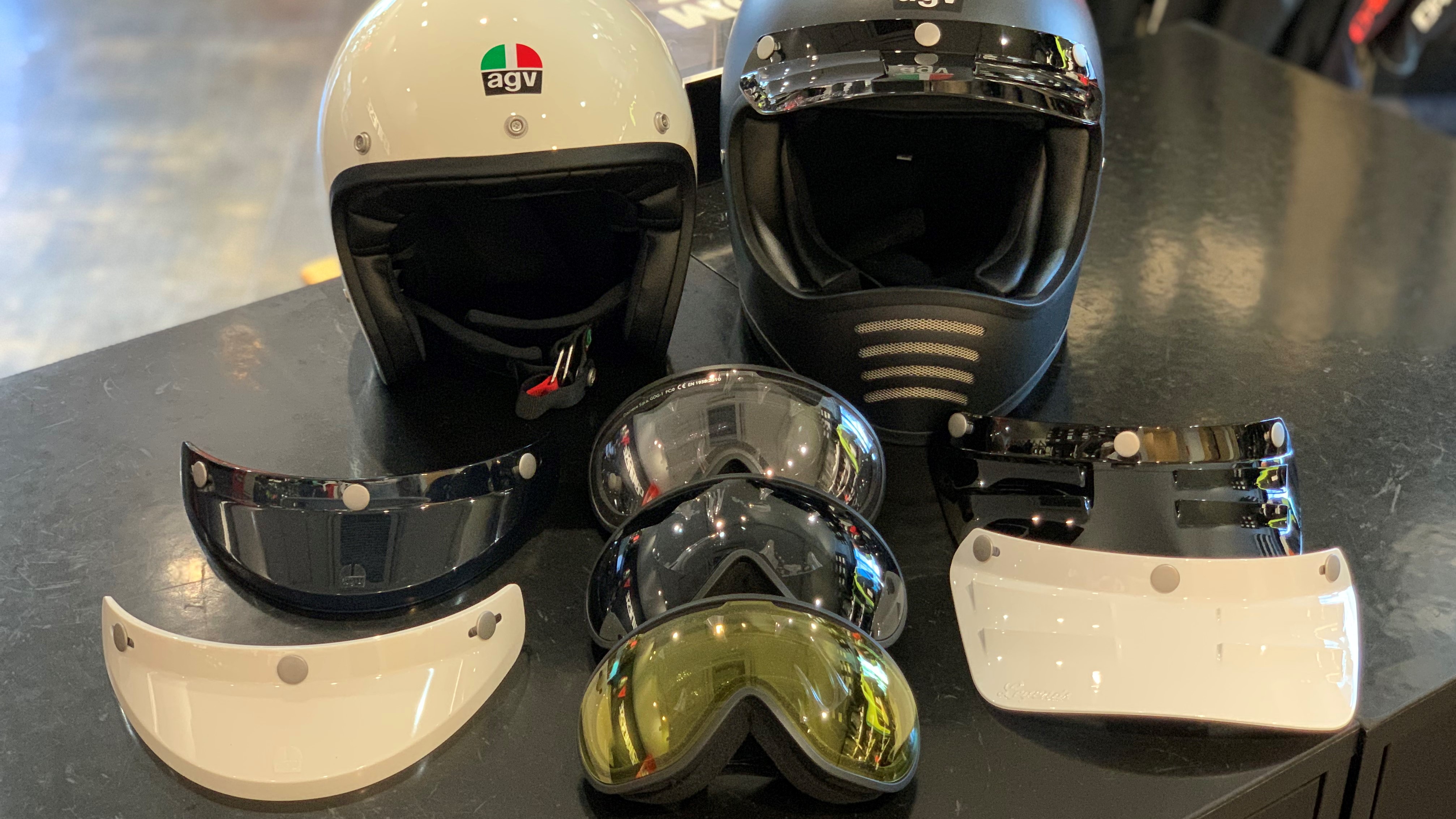 AGVヘルメットのレジェンドシリーズを引き立たせる”カスタマイズパーツ 